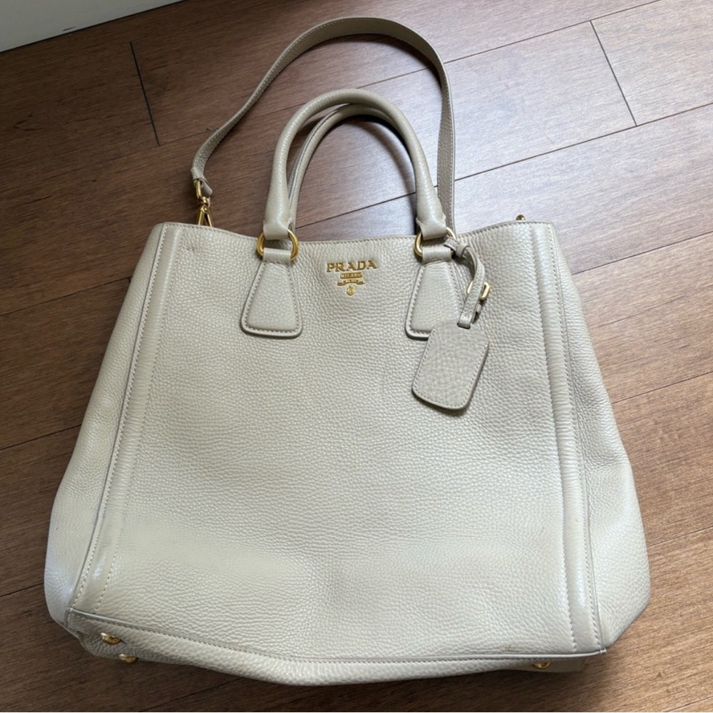 Prada vitello shopper tote bag in beige - Picture 2 of 10